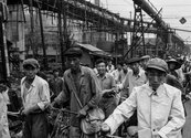 Tom Hutchins, Steel workers at Anshan knock off, afternoon. Copyright Tom Hutchins Images Ltd