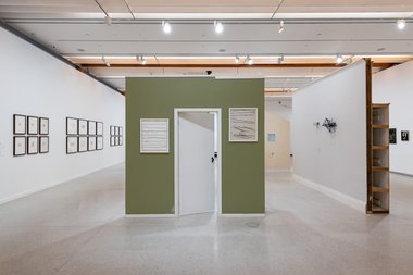 Fiona Connor, Walls #1–#6 and #8 (featuring Rob Gardiner), 2022 (installation view--in centre of the floor), Commissioned by Auckland Art Gallery Toi o Tāmaki, 2022